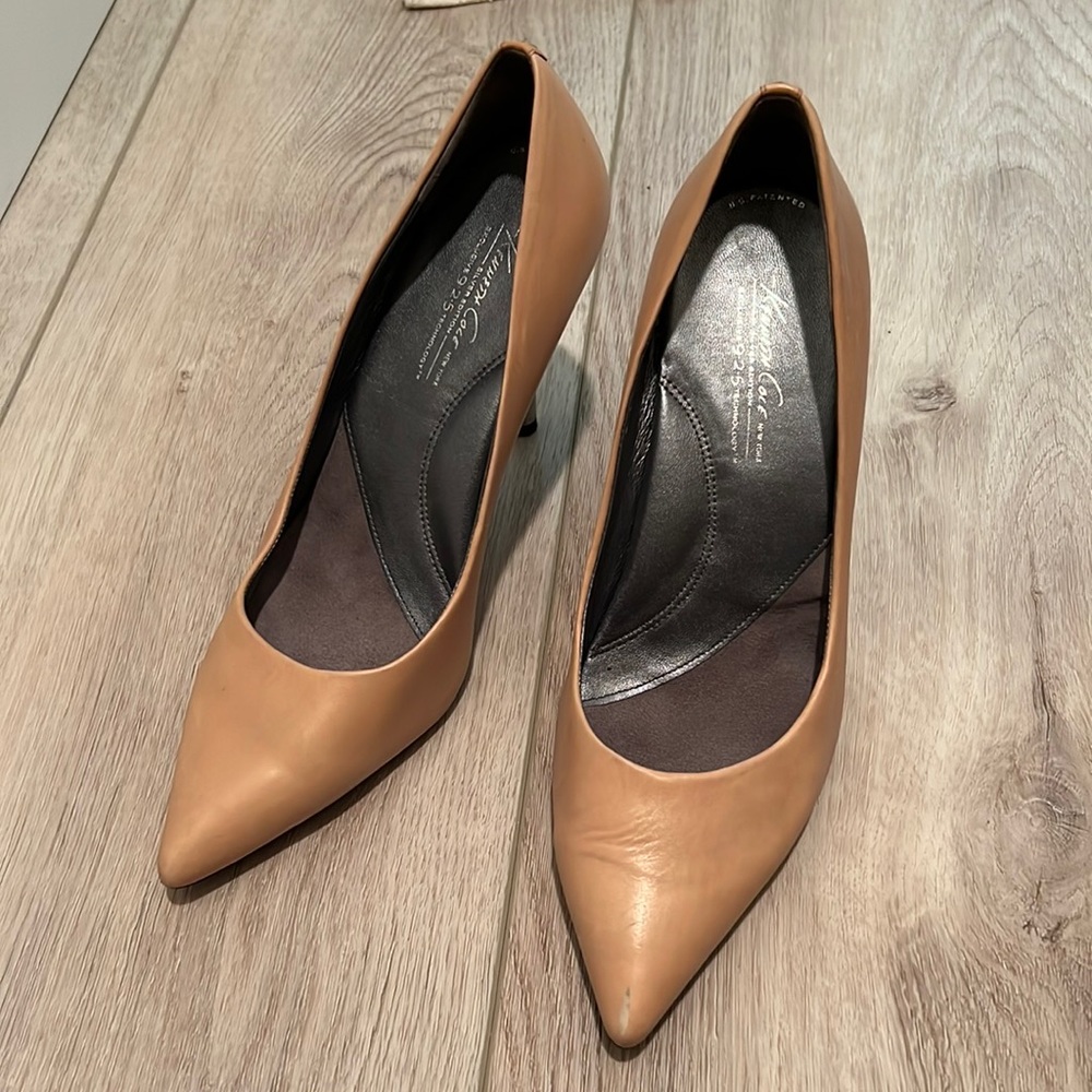 Kenneth cole nude pumps